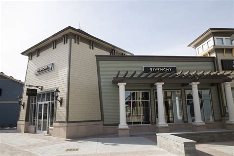 woodbury commons givenchy